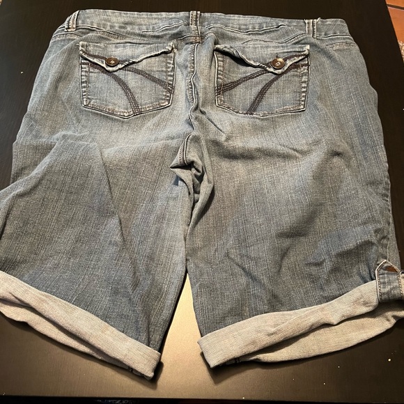 Light Blue Denim Rolled Bottom Torrid Shorts with Buttons on Back Pockets, 26 - Picture 7 of 7